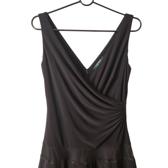 Elegant Black Sleeveless Dress - Picture 3 of 7